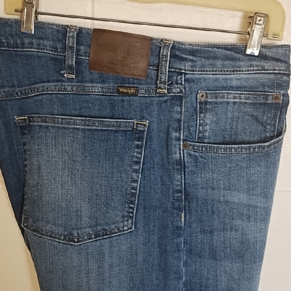 Wrangler Regular Fit Denim Jeans with Subtle Fading - Picture 2 of 9